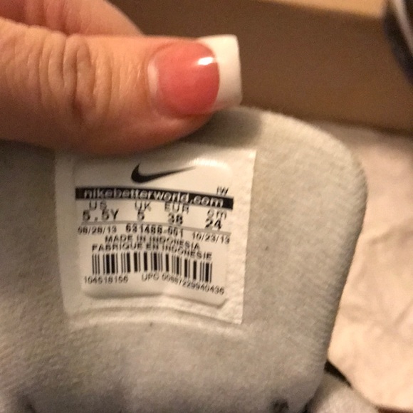 Nike - Picture 3 of 3